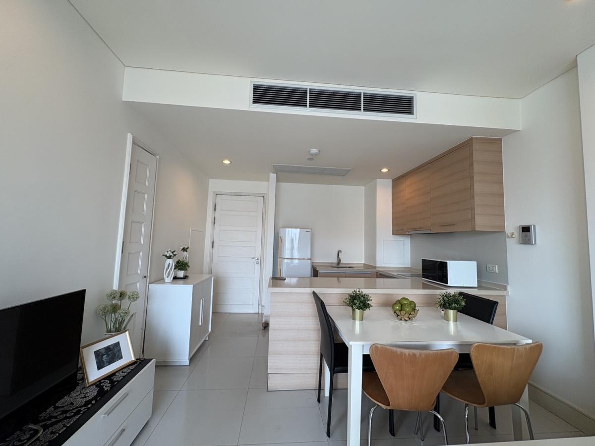 For SaleCondoSukhumvit, Asoke, Thonglor : 03/04/2026, Great value! 1 bedroom condo at Aguston Sukhumvit 22 ready to move in
near BTS with complete amenities starting at 6.85 million! 0642748883