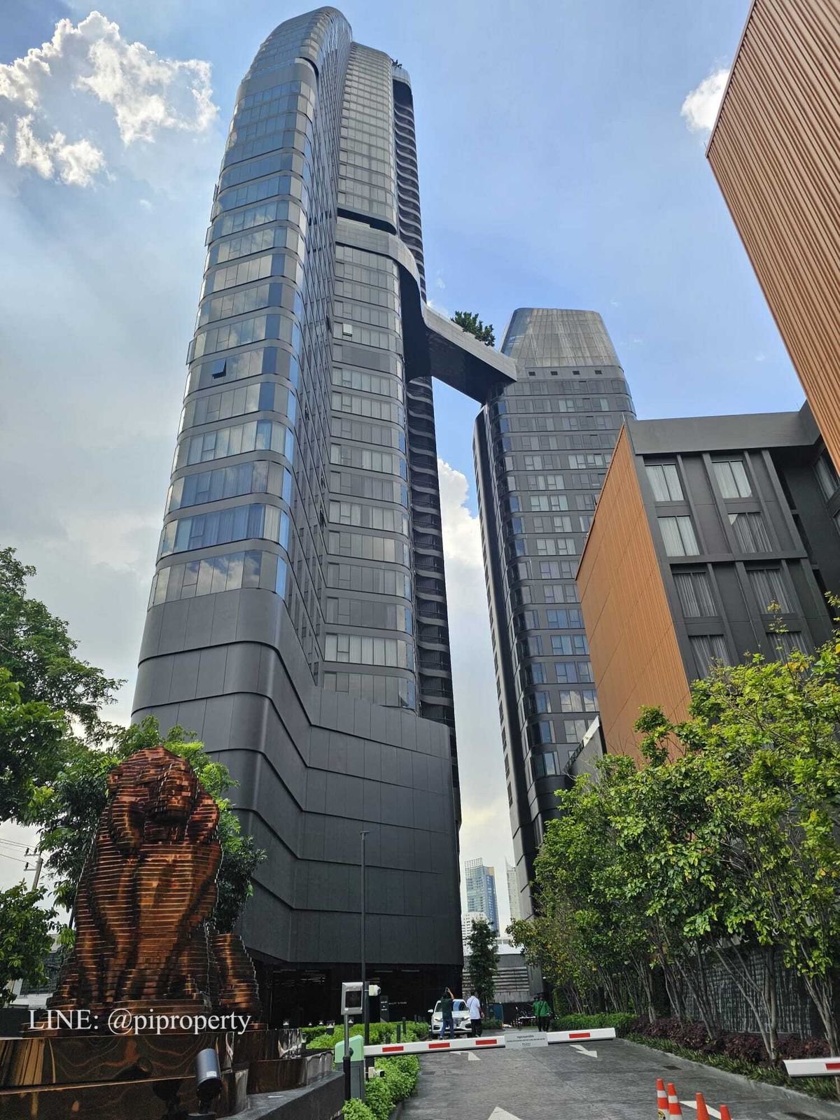 For RentCondoSukhumvit, Asoke, Thonglor : High floor river view 1Bedroom unit for rent in Ideo Q Sukhumvit 36.  Thonglor - Rama 4 lifestyle. Ready for moving in.