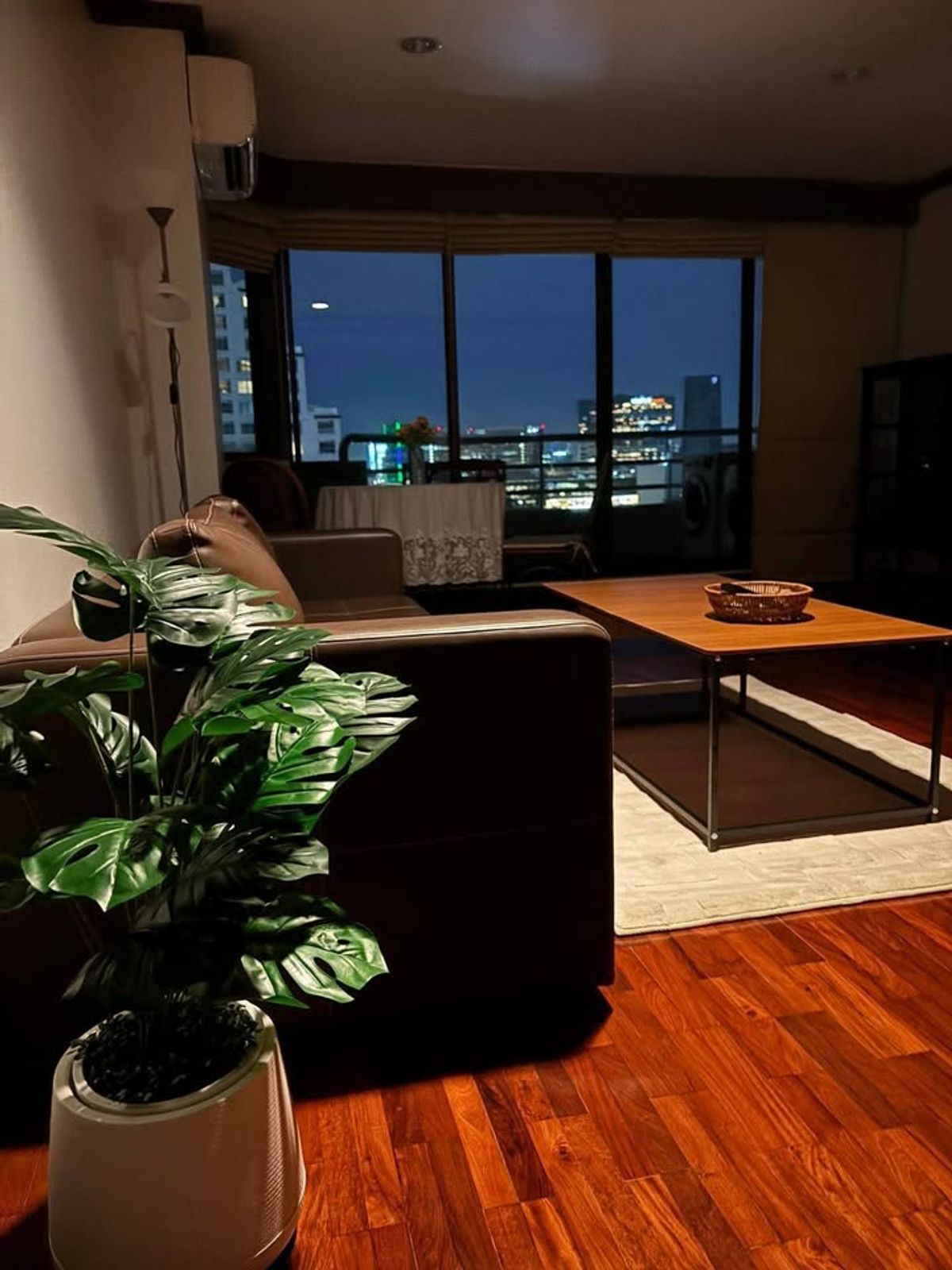 ให้เช่าคอนโดสุขุมวิท อโศก ทองหล่อ :  for Rent : Lake Avenue Condominium  Sukhumvit 16 ( BTS Asok and MRT Sukhumvit )