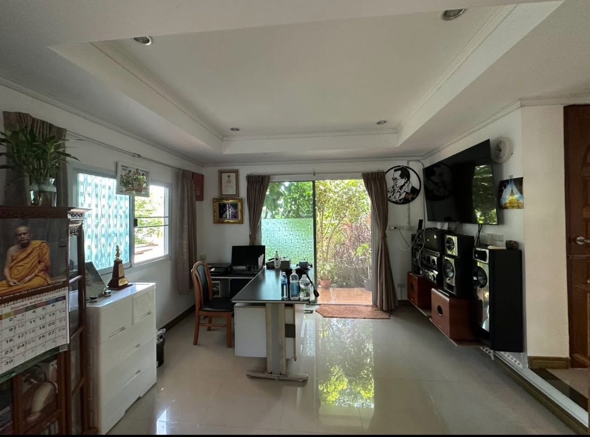 For SaleHousePathum Thani,Rangsit, Thammasat : Urgent sale! Single house 🔥 Baan Rattawan 2 🔥 Buy a 2-story single house and get a free Benz S 300! ‼️ House and car debt-free ✅️