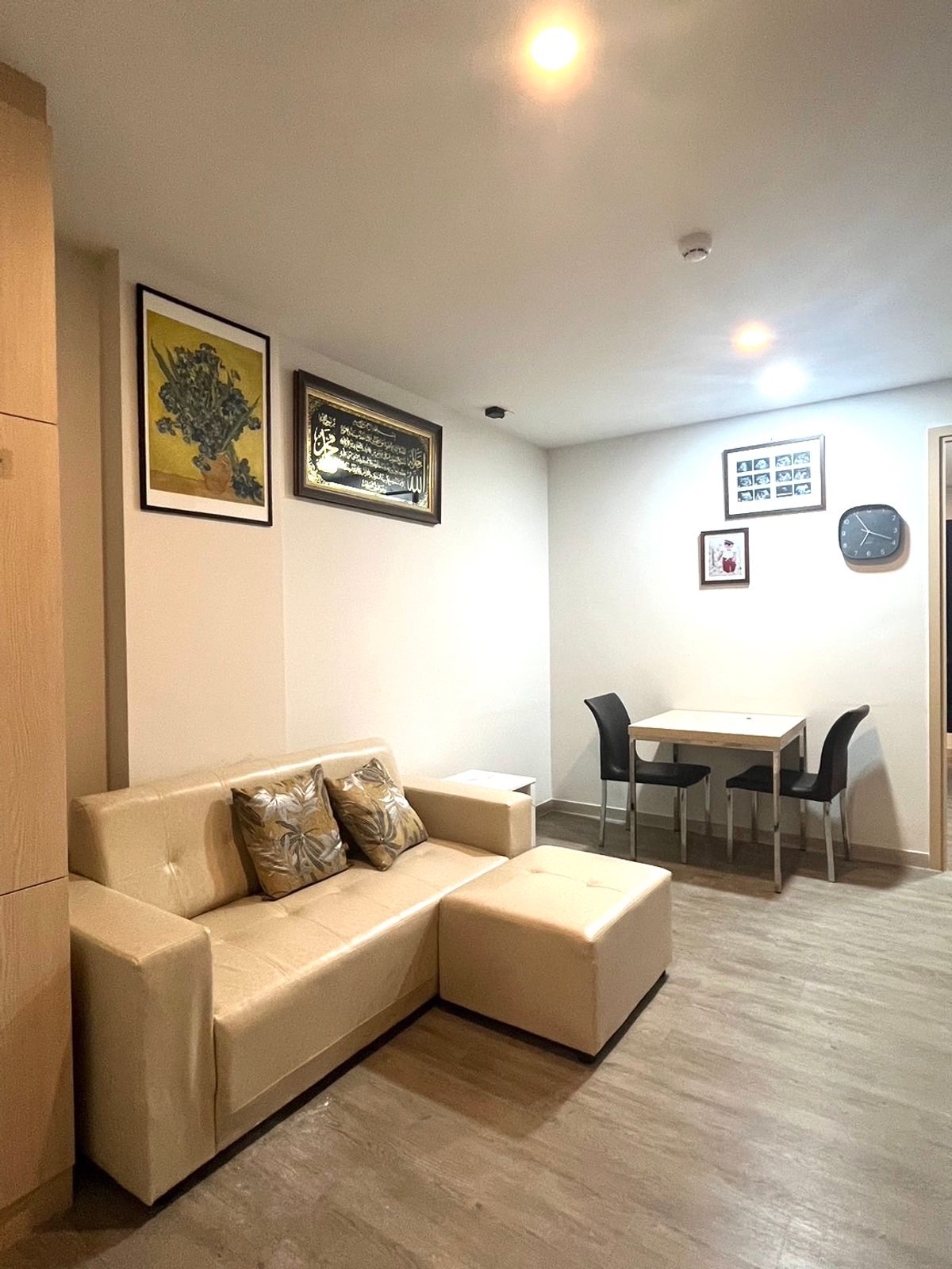 For RentCondoSathorn, Narathiwat : Project for rent: The Shade Sathorn1, fully furnished. Complete with electrical appliances, 1 large bedroom, 39 sq m., 5th floor.