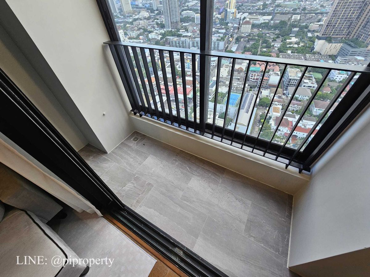 For RentCondoSukhumvit, Asoke, Thonglor : High floor river view 1Bedroom unit for rent in Ideo Q Sukhumvit 36.  Thonglor - Rama 4 lifestyle. Ready for moving in.