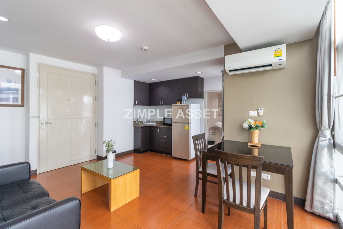 For RentPattanakan, Srinakarin : Line ID: @zimple_asset  Apartment style Condo on Srinakarin Road, Spacious and fully furnished rooms in a peaceful and secure environment, featuring a swimming pool. Conveniently located near MRT Hua Mak. Short-term rentals are also available.