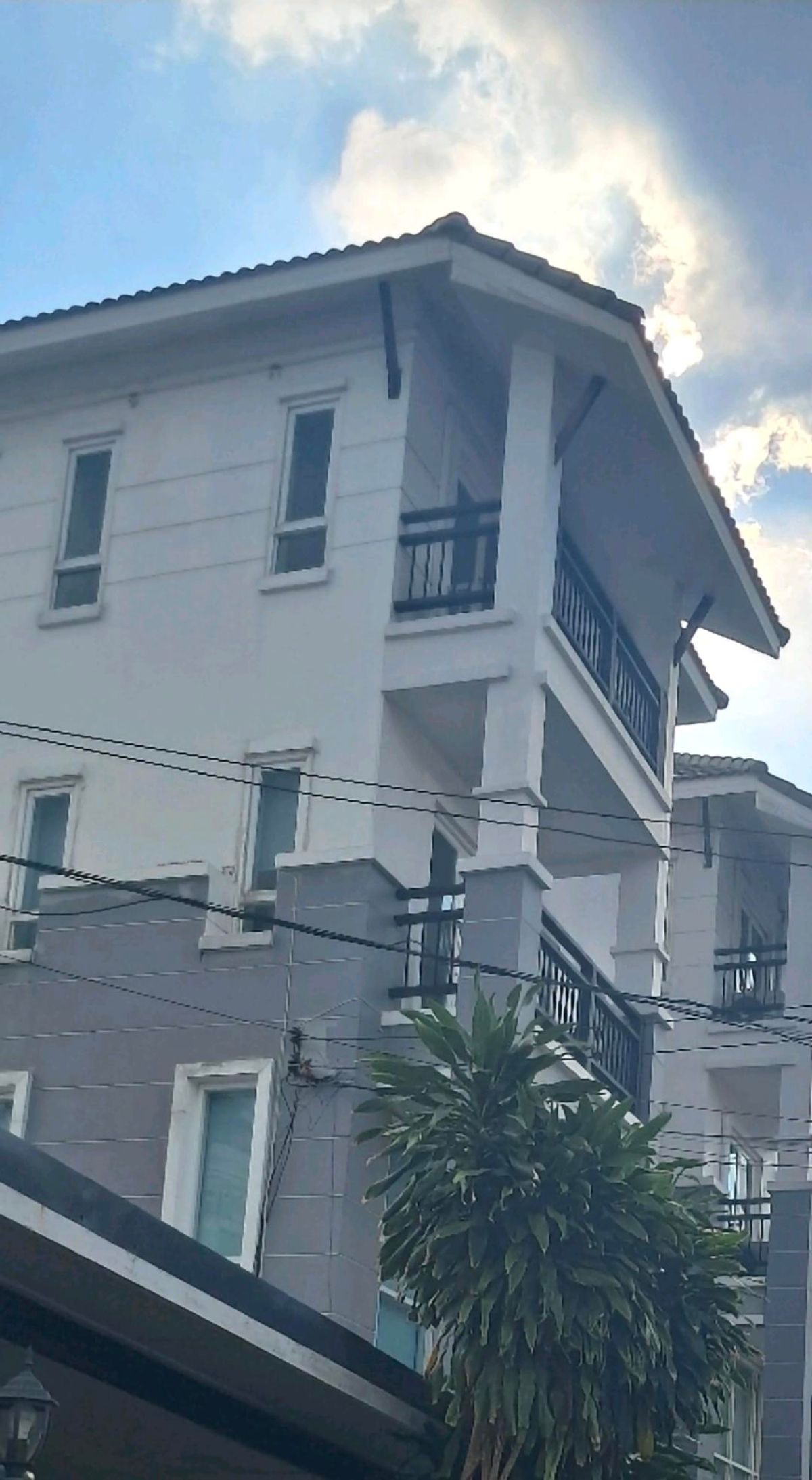 ให้เช่าบ้านสุขุมวิท อโศก ทองหล่อ : 🏠ให้เช่าบ้านหรู 3.5 ชั้น เอกมัย 12 BTS เอกมัย/ทองหล่อ 3 ห้องนอนเหมาะพักอาศัย/Home Office/Airbnb ✨️รับชาวต่างชาติ 📲 099 415 2664