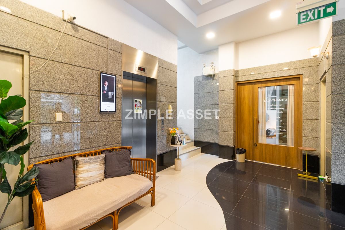 For RentPattanakan, Srinakarin : Line ID: @zimple_asset  Apartment style Condo on Srinakarin Road, Spacious and fully furnished rooms in a peaceful and secure environment, featuring a swimming pool. Conveniently located near MRT Hua Mak. Short-term rentals are also available.