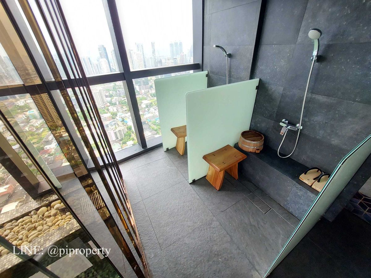 For RentCondoSukhumvit, Asoke, Thonglor : High floor river view 1Bedroom unit for rent in Ideo Q Sukhumvit 36.  Thonglor - Rama 4 lifestyle. Ready for moving in.