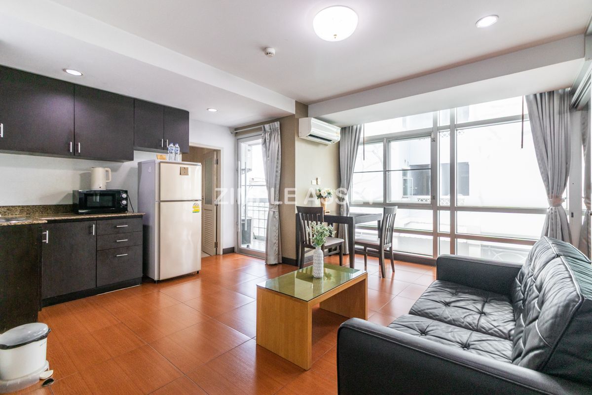 For RentPattanakan, Srinakarin : Line ID: @zimple_asset  Apartment style Condo on Srinakarin Road, Spacious and fully furnished rooms in a peaceful and secure environment, featuring a swimming pool. Conveniently located near MRT Hua Mak. Short-term rentals are also available.