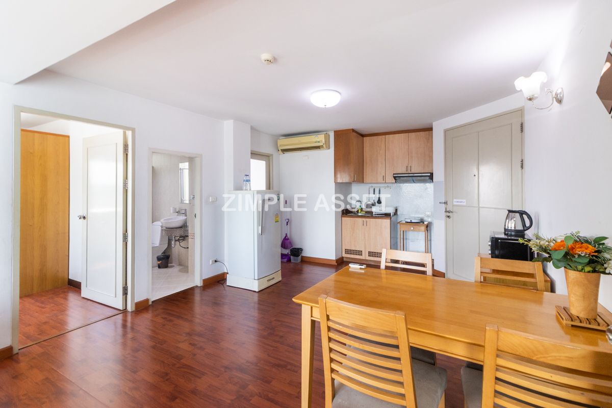 For RentPattanakan, Srinakarin : Line ID: @zimple_asset  Apartment style Condo on Srinakarin Road, Spacious and fully furnished rooms in a peaceful and secure environment, featuring a swimming pool. Conveniently located near MRT Hua Mak. Short-term rentals are also available.