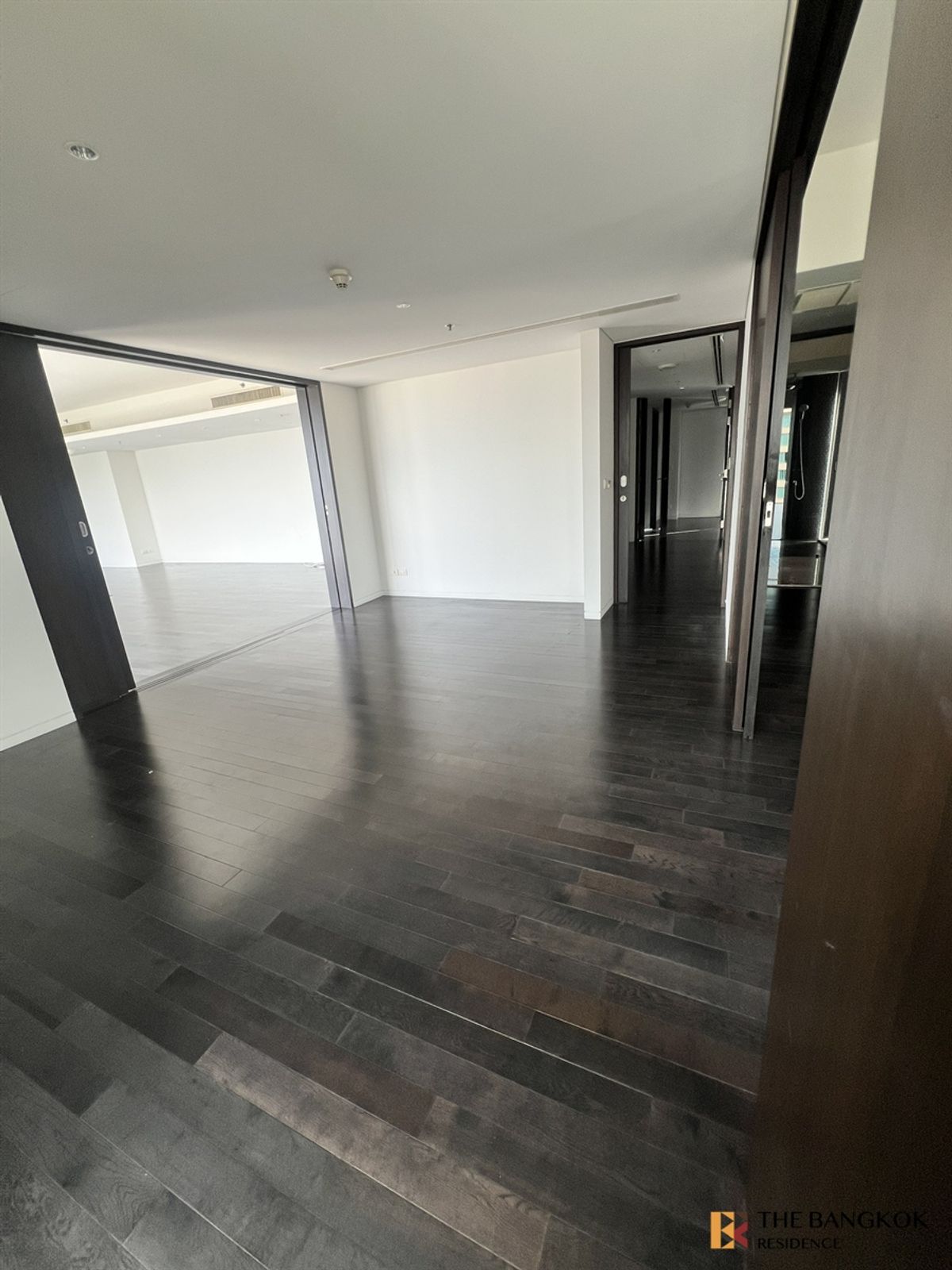 For RentCondoWitthayu, Chidlom, Langsuan, Ploenchit :   Hansar Residences Bangkok ✨ Spacious Unit with Sport Club View 🌳 Near BTS Ratchadamri  