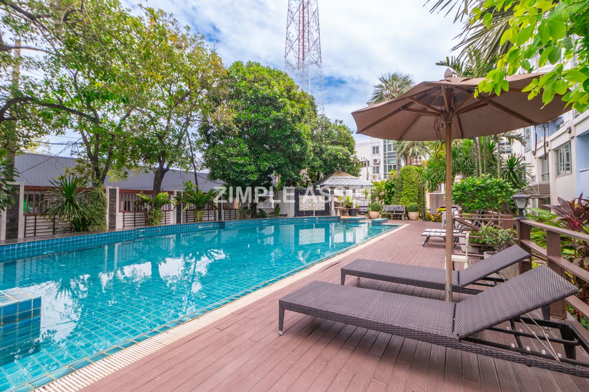 For RentPattanakan, Srinakarin : Line ID: @zimple_asset  Apartment style Condo on Srinakarin Road, Spacious and fully furnished rooms in a peaceful and secure environment, featuring a swimming pool. Conveniently located near MRT Hua Mak. Short-term rentals are also available.