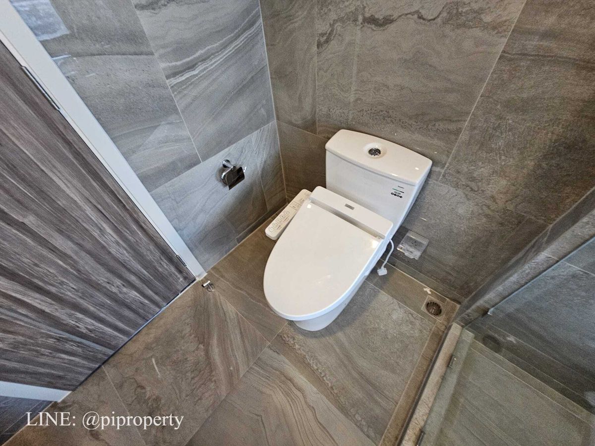 For RentCondoSukhumvit, Asoke, Thonglor : High floor river view 1Bedroom unit for rent in Ideo Q Sukhumvit 36.  Thonglor - Rama 4 lifestyle. Ready for moving in.