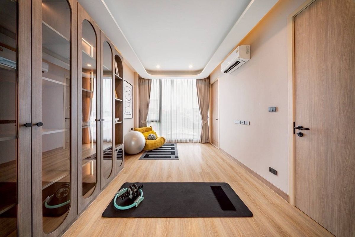 ขายบ้านอารีย์ อนุสาวรีย์ : 📢👇บ้านหรู สามารถเพิ่มลิฟต์และสระว่ายน้ำส่วนตัวได้ ทำเลใกล้แหล่งชุมชน เดินทางสะดวก ใกล้จุดขึ้น-ลงทางด่วนภาพประกอบเป็นบ้านตัวอย่าง