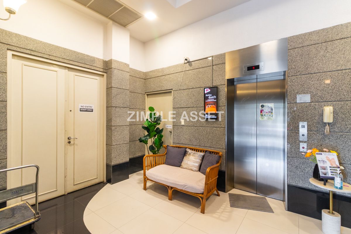 For RentPattanakan, Srinakarin : Line ID: @zimple_asset  Apartment style Condo on Srinakarin Road, Spacious and fully furnished rooms in a peaceful and secure environment, featuring a swimming pool. Conveniently located near MRT Hua Mak. Short-term rentals are also available.
