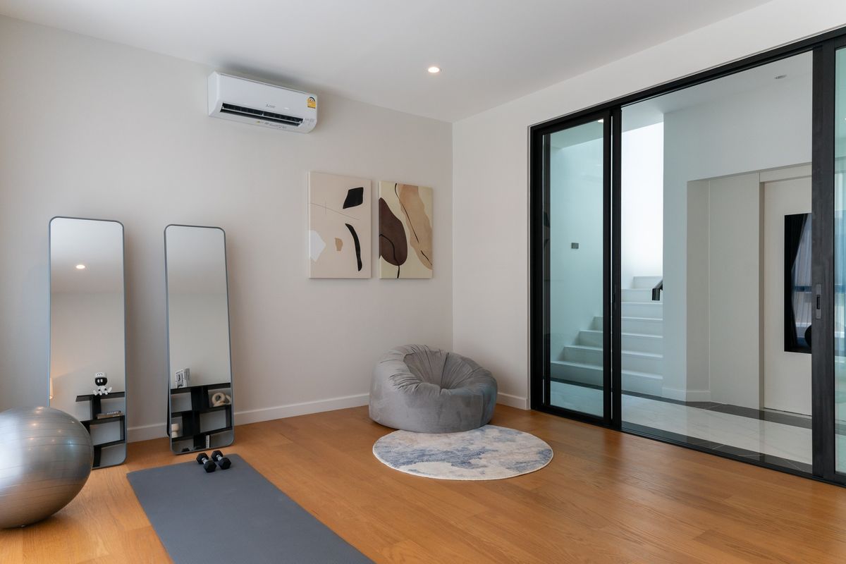 HousePattanakan, Srinakarin : P-2815 Urgent sale/rent!  Single house, Cinq Royal, Krungthep Kreetha, newly decorated house, ready to move in.