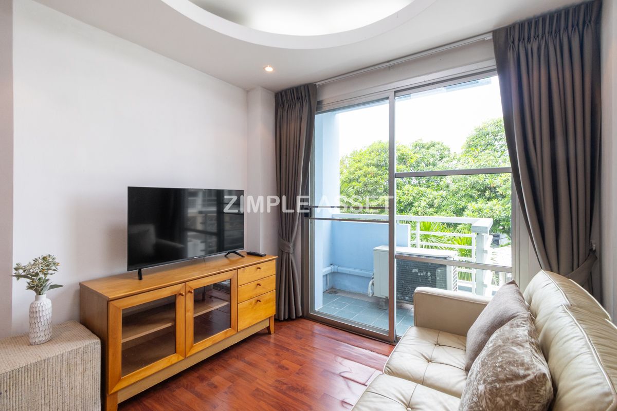 For RentPattanakan, Srinakarin : Line ID: @zimple_asset  Apartment style Condo on Srinakarin Road, Spacious and fully furnished rooms in a peaceful and secure environment, featuring a swimming pool. Conveniently located near MRT Hua Mak. Short-term rentals are also available.