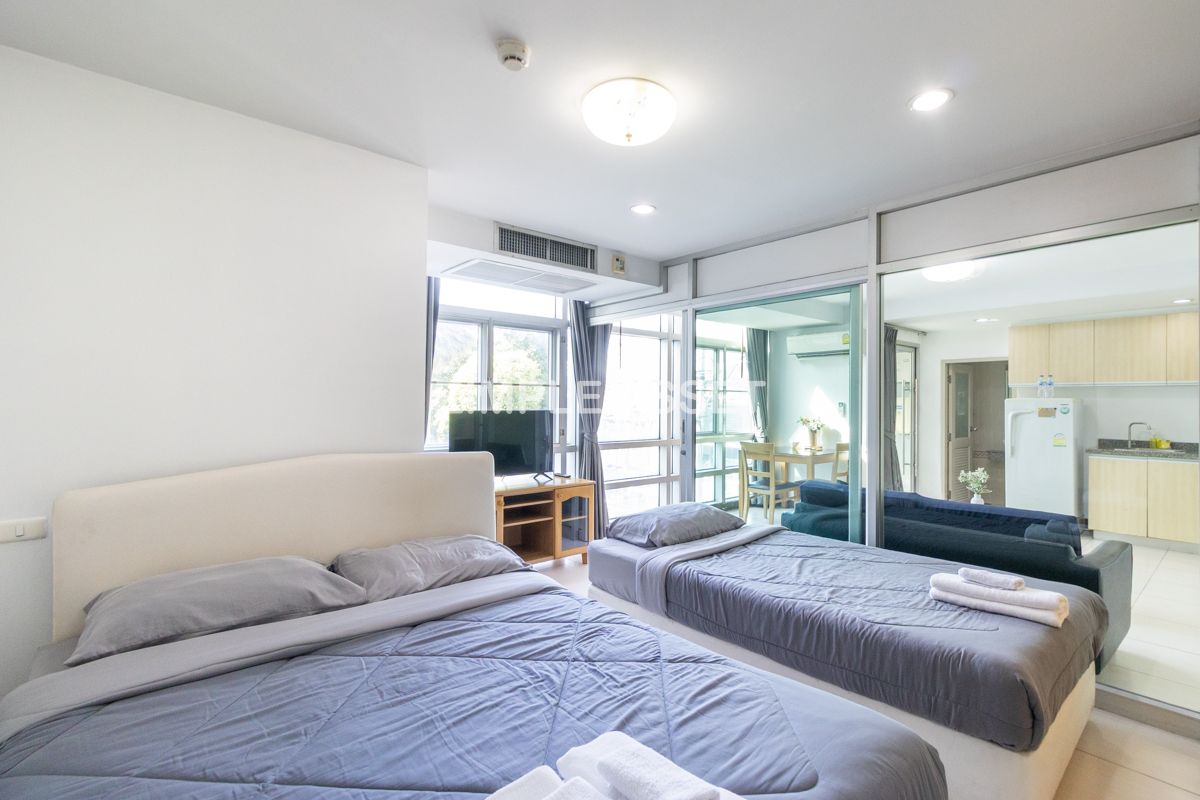 For RentPattanakan, Srinakarin : Line ID: @zimple_asset  Apartment style Condo on Srinakarin Road, Spacious and fully furnished rooms in a peaceful and secure environment, featuring a swimming pool. Conveniently located near MRT Hua Mak. Short-term rentals are also available.