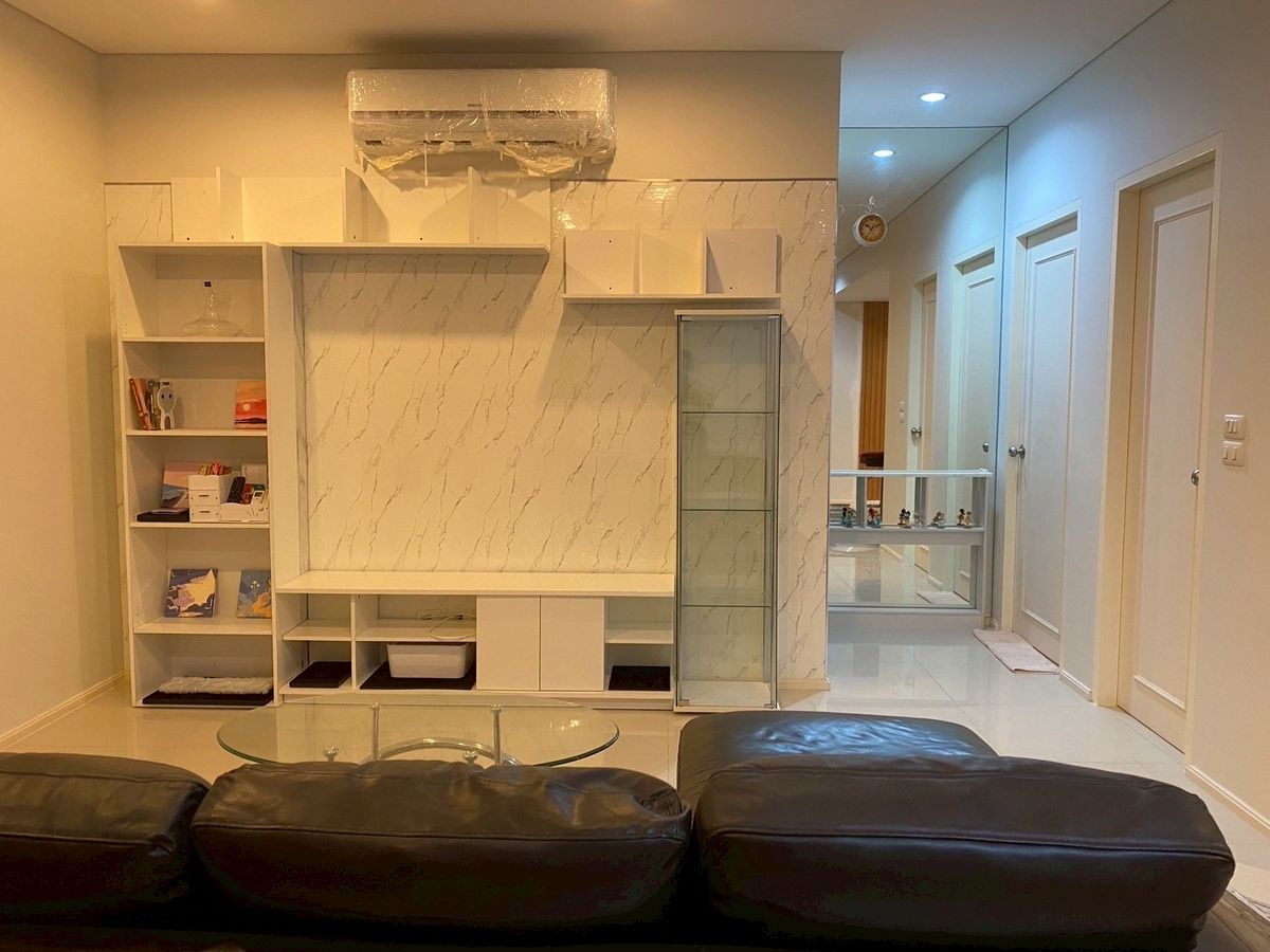 ให้เช่าคอนโดพระราม 9 เพชรบุรีตัดใหม่ RCA : ให้ เช่า ด่วน 2ห้องนอน 2ห้องน้ำ (ห้องใหม่พร้อมอยู่) Life Asoke