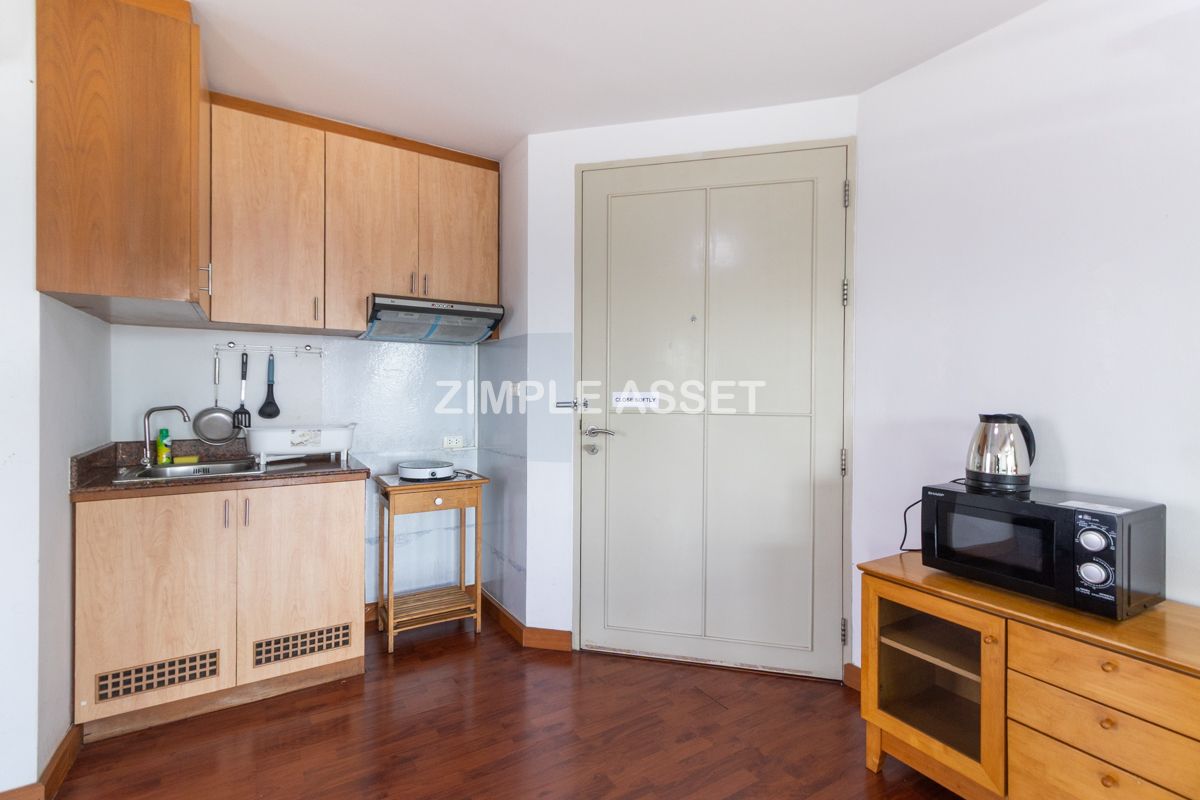 For RentPattanakan, Srinakarin : Line ID: @zimple_asset  Apartment style Condo on Srinakarin Road, Spacious and fully furnished rooms in a peaceful and secure environment, featuring a swimming pool. Conveniently located near MRT Hua Mak. Short-term rentals are also available.