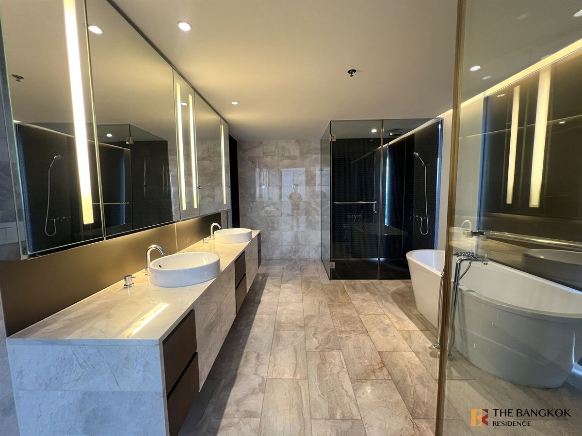 For RentCondoWitthayu, Chidlom, Langsuan, Ploenchit :   Hansar Residences Bangkok ✨ Spacious Unit with Sport Club View 🌳 Near BTS Ratchadamri  