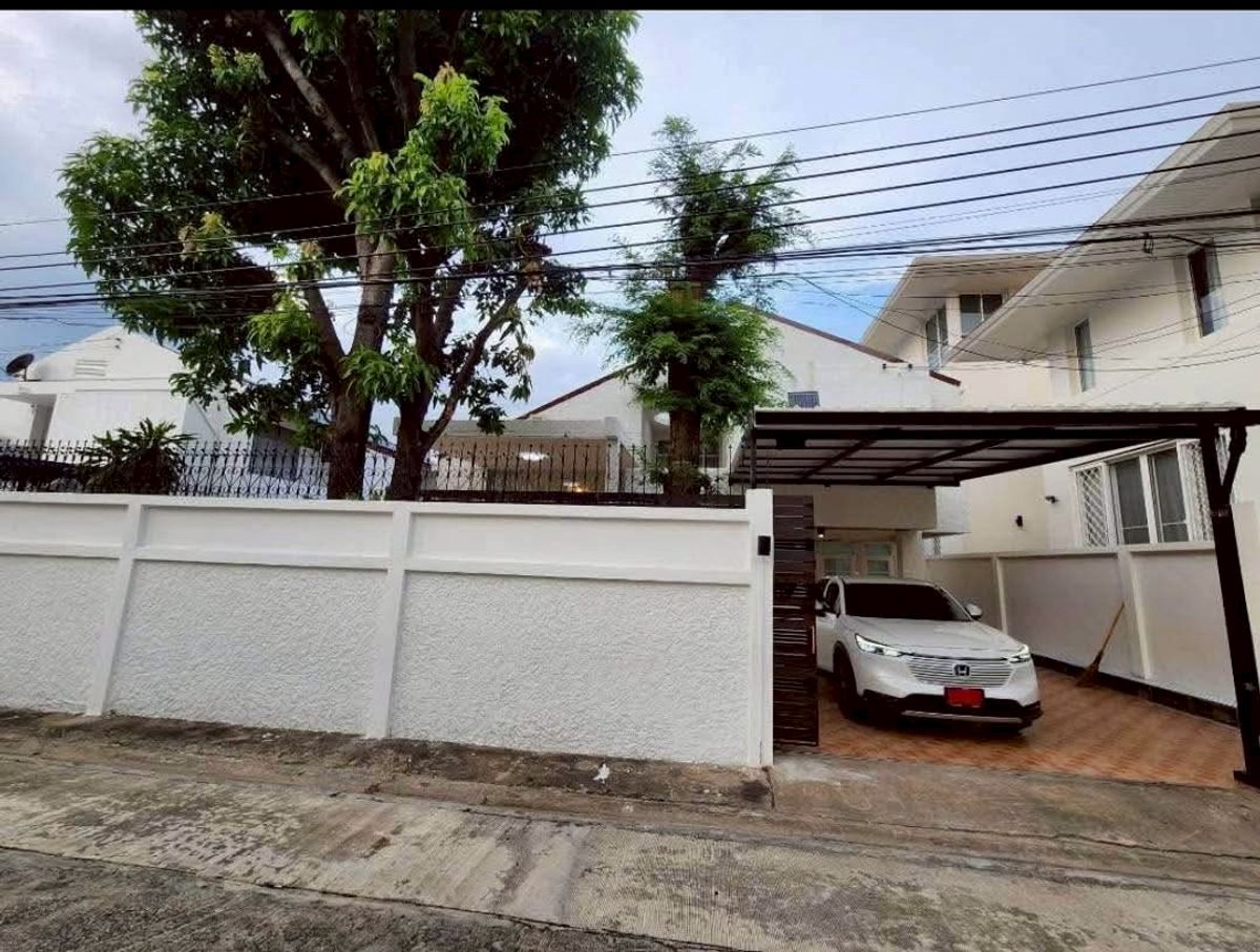 ให้เช่าบ้านรัชดา ห้วยขวาง : BH139 ให้เช่า บ้านเดี่ยวพร้อมสระว่ายน้ำส่วนตัว ถนนรัชดาภิเษก #บ้านใกล้MRTห้วยขวาง #บ้านใกล้โรงเรียนนานาชาติ