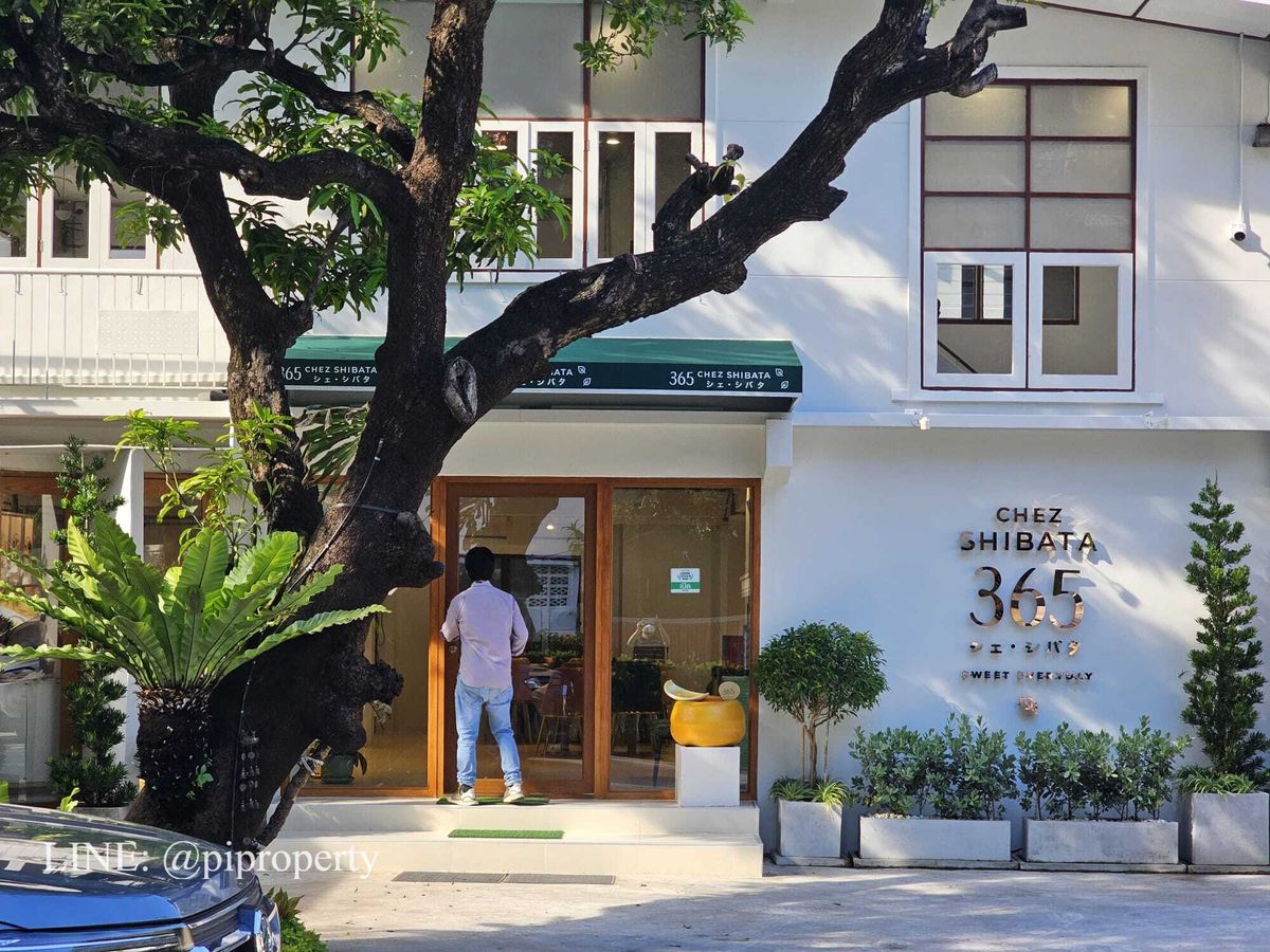 For RentCondoSukhumvit, Asoke, Thonglor : High floor river view 1Bedroom unit for rent in Ideo Q Sukhumvit 36.  Thonglor - Rama 4 lifestyle. Ready for moving in.