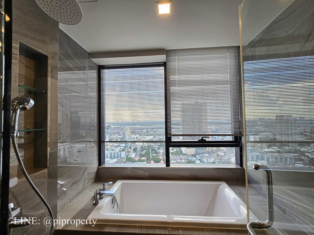 For RentCondoSukhumvit, Asoke, Thonglor : High floor river view 1Bedroom unit for rent in Ideo Q Sukhumvit 36.  Thonglor - Rama 4 lifestyle. Ready for moving in.