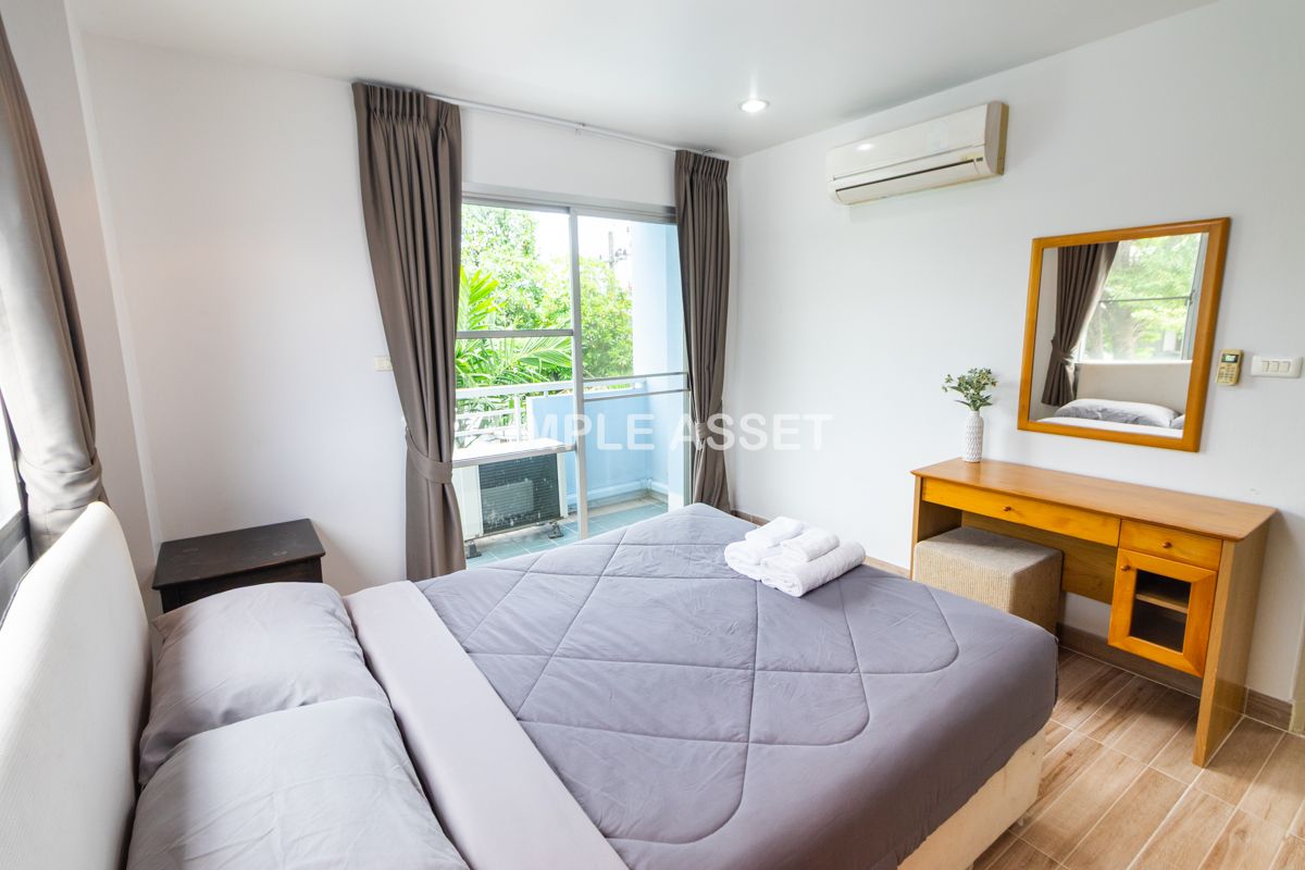 For RentPattanakan, Srinakarin : Line ID: @zimple_asset  Apartment style Condo on Srinakarin Road, Spacious and fully furnished rooms in a peaceful and secure environment, featuring a swimming pool. Conveniently located near MRT Hua Mak. Short-term rentals are also available.