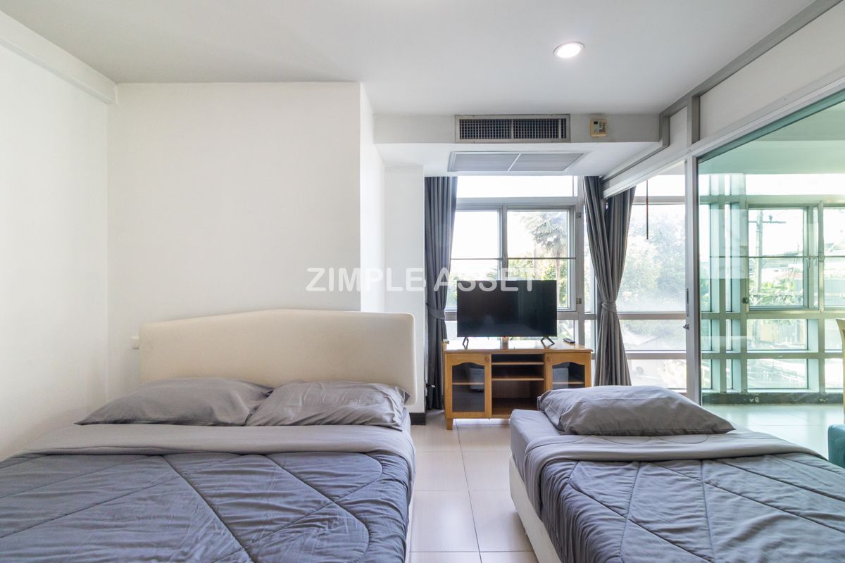 For RentPattanakan, Srinakarin : Line ID: @zimple_asset  Apartment style Condo on Srinakarin Road, Spacious and fully furnished rooms in a peaceful and secure environment, featuring a swimming pool. Conveniently located near MRT Hua Mak. Short-term rentals are also available.