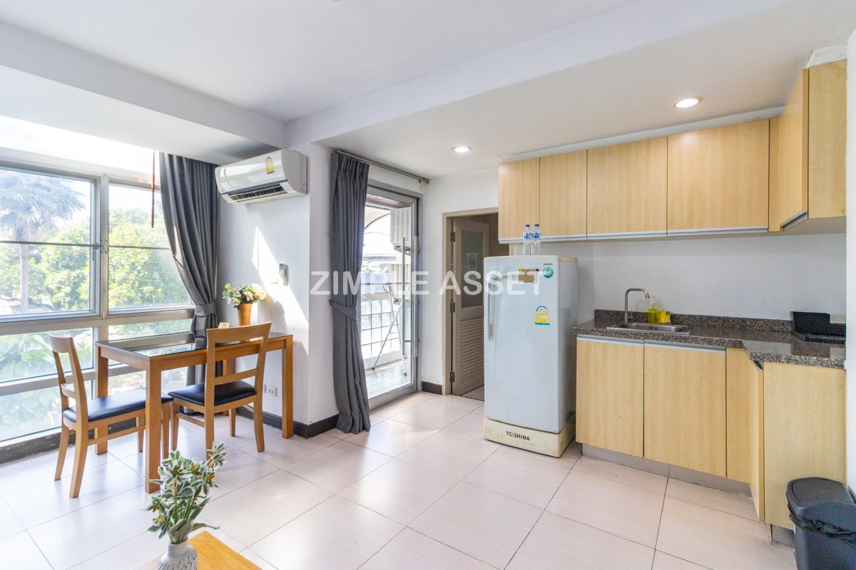 For RentPattanakan, Srinakarin : Line ID: @zimple_asset  Apartment style Condo on Srinakarin Road, Spacious and fully furnished rooms in a peaceful and secure environment, featuring a swimming pool. Conveniently located near MRT Hua Mak. Short-term rentals are also available.