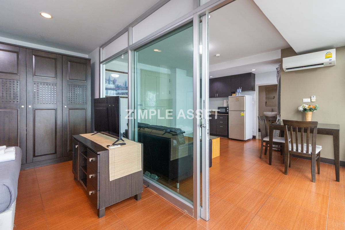 For RentPattanakan, Srinakarin : Line ID: @zimple_asset  Apartment style Condo on Srinakarin Road, Spacious and fully furnished rooms in a peaceful and secure environment, featuring a swimming pool. Conveniently located near MRT Hua Mak. Short-term rentals are also available.