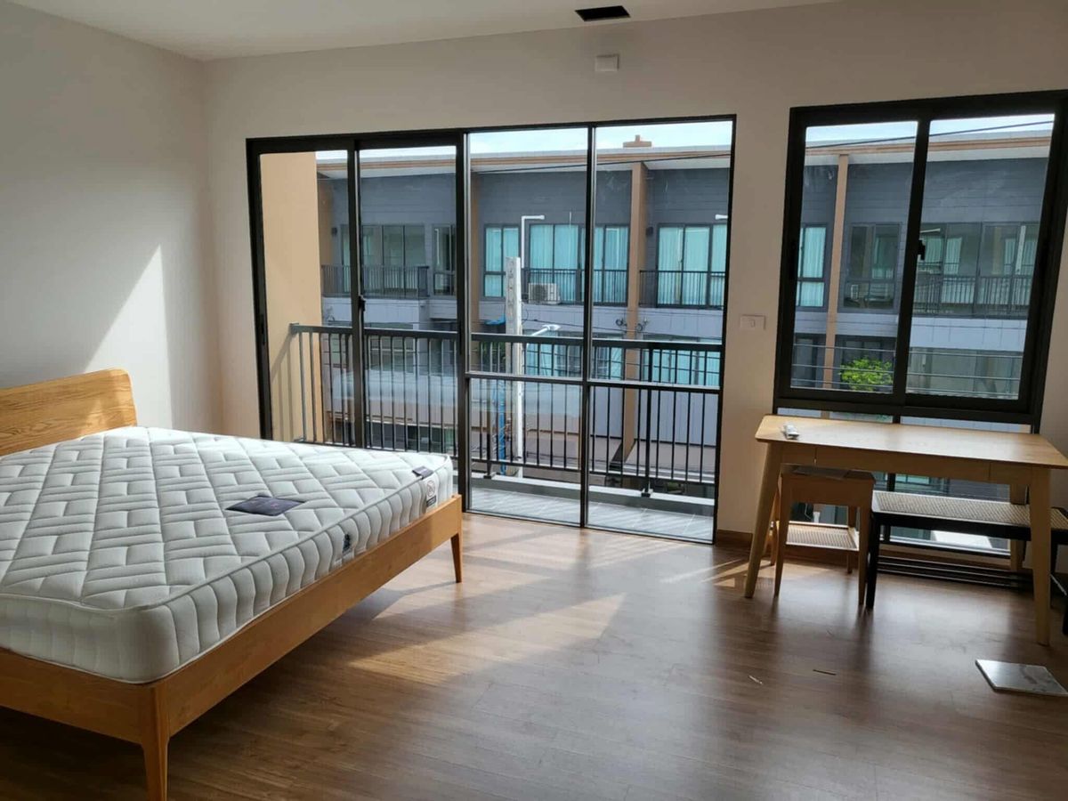For RentTownhomeOnnut, Udomsuk : Townhome for rent Baan Klang Muang Sukhumvit–On Nut Near Seacon Square Srinakarin Mall and 3 BTS lines.