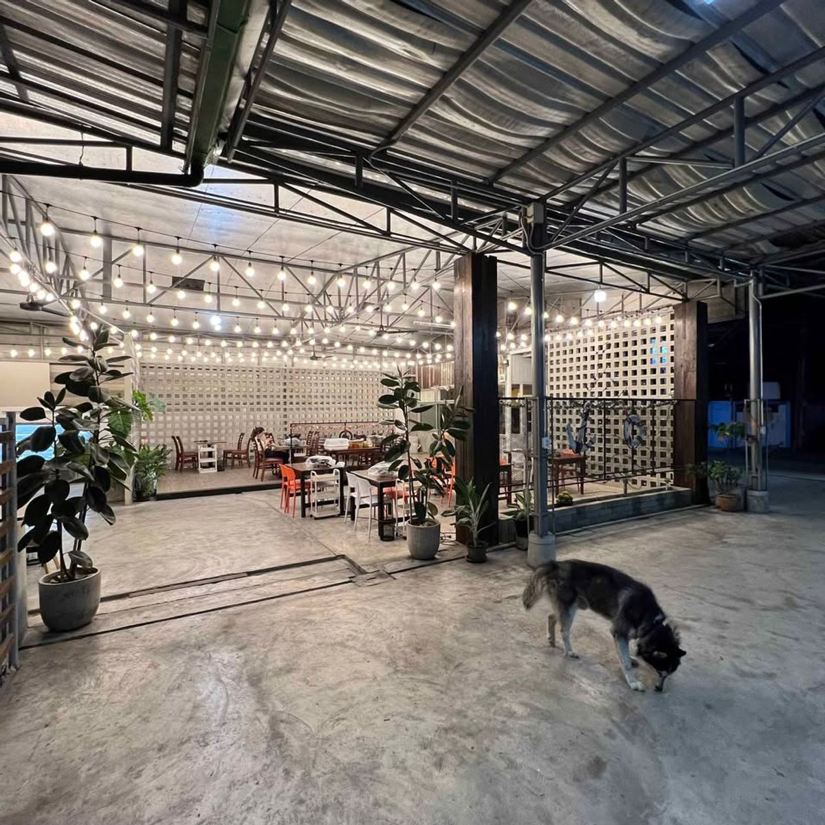 For RentRetail SpaceOnnut, Udomsuk : Space for rent in Soi On Nut 44 (Sukhumvit 77), suitable for doing business as appropriate, such as restaurants, cafes, or other businesses.
