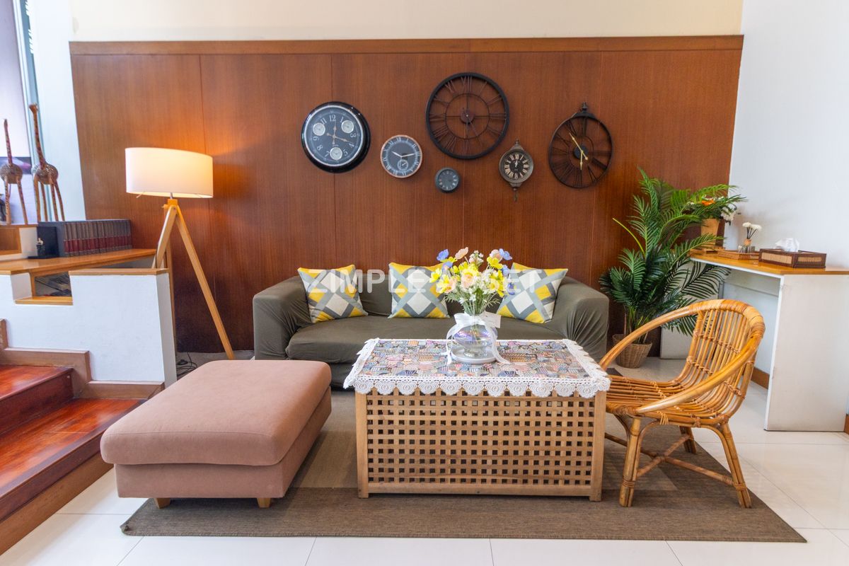 For RentPattanakan, Srinakarin : Line ID: @zimple_asset  Apartment style Condo on Srinakarin Road, Spacious and fully furnished rooms in a peaceful and secure environment, featuring a swimming pool. Conveniently located near MRT Hua Mak. Short-term rentals are also available.