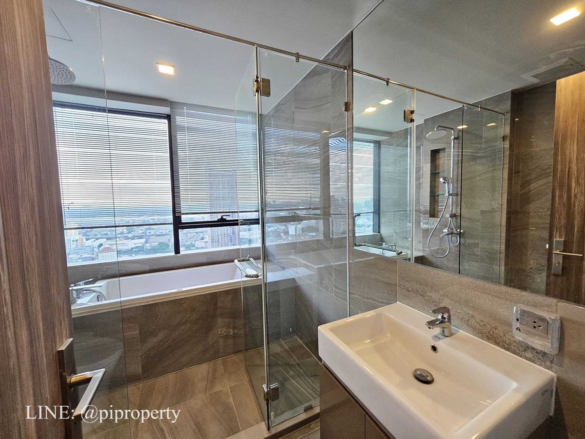 For RentCondoSukhumvit, Asoke, Thonglor : High floor river view 1Bedroom unit for rent in Ideo Q Sukhumvit 36.  Thonglor - Rama 4 lifestyle. Ready for moving in.