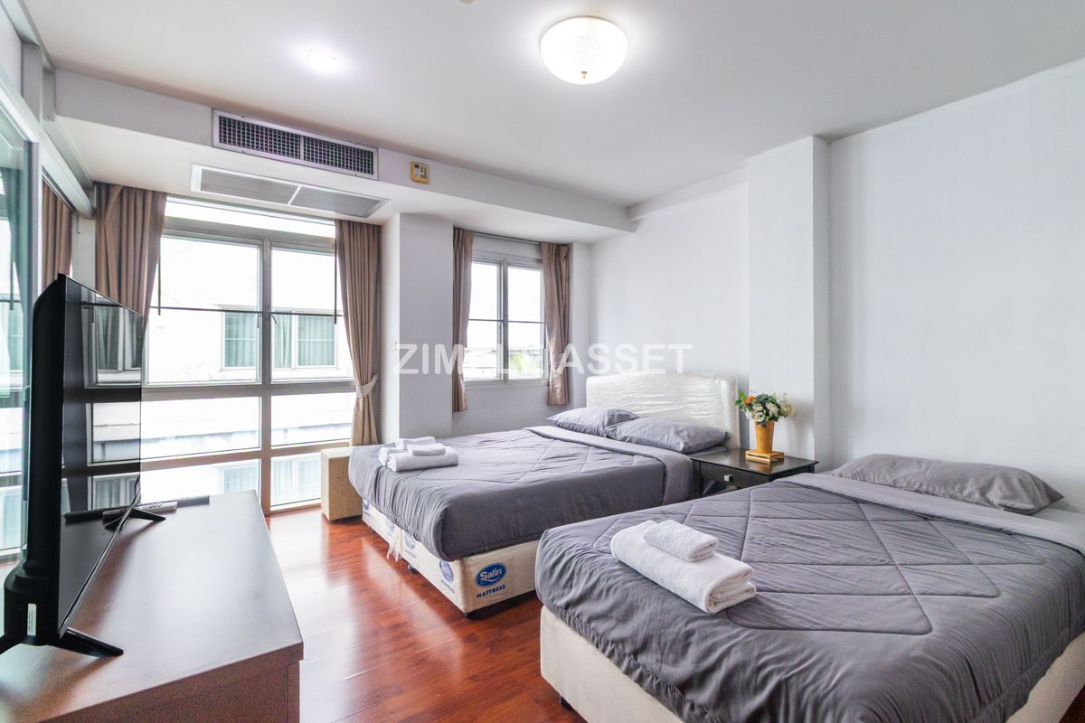For RentPattanakan, Srinakarin : Line ID: @zimple_asset  Apartment style Condo on Srinakarin Road, Spacious and fully furnished rooms in a peaceful and secure environment, featuring a swimming pool. Conveniently located near MRT Hua Mak. Short-term rentals are also available.