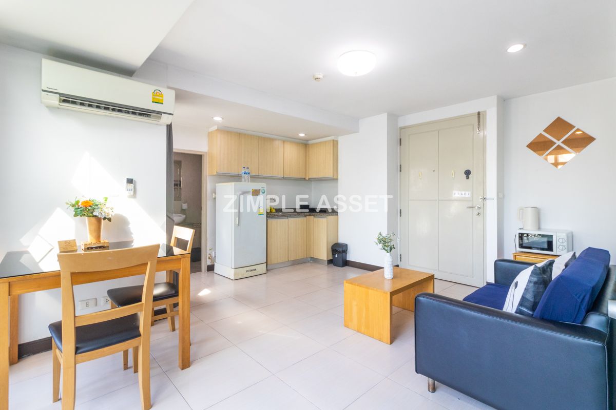 For RentPattanakan, Srinakarin : Line ID: @zimple_asset  Apartment style Condo on Srinakarin Road, Spacious and fully furnished rooms in a peaceful and secure environment, featuring a swimming pool. Conveniently located near MRT Hua Mak. Short-term rentals are also available.
