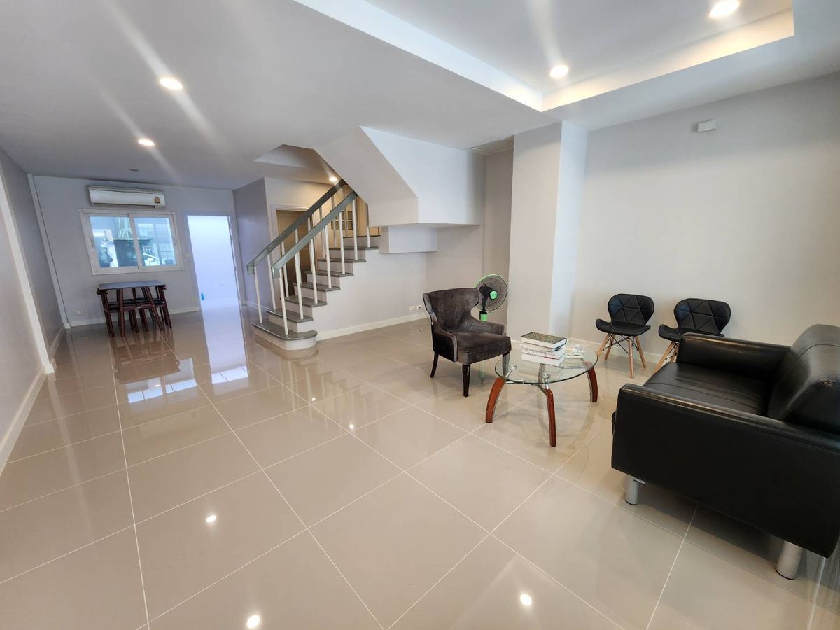 ขายทาวน์โฮมเกษตรศาสตร์ รัชโยธิน : ขาย ทาวน์เฮ้าส์ 3 ชั้น 21 ตรว. หมู่บ้านสิทธารมย์ รามอินทรา 45 ใกล้ รถไฟฟ้า MRT สถานี มัยลาภ 