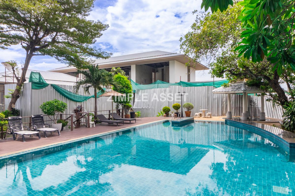 For RentPattanakan, Srinakarin : Line ID: @zimple_asset  Apartment style Condo on Srinakarin Road, Spacious and fully furnished rooms in a peaceful and secure environment, featuring a swimming pool. Conveniently located near MRT Hua Mak. Short-term rentals are also available.