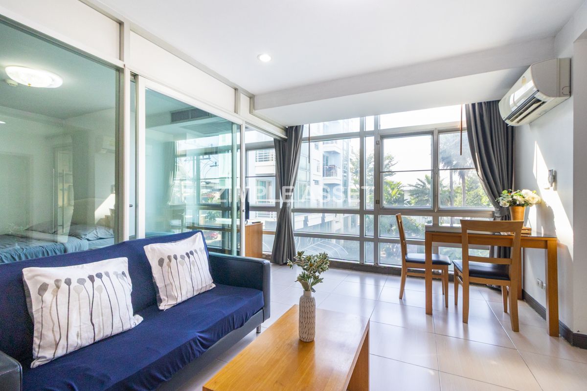 For RentPattanakan, Srinakarin : Line ID: @zimple_asset  Apartment style Condo on Srinakarin Road, Spacious and fully furnished rooms in a peaceful and secure environment, featuring a swimming pool. Conveniently located near MRT Hua Mak. Short-term rentals are also available.