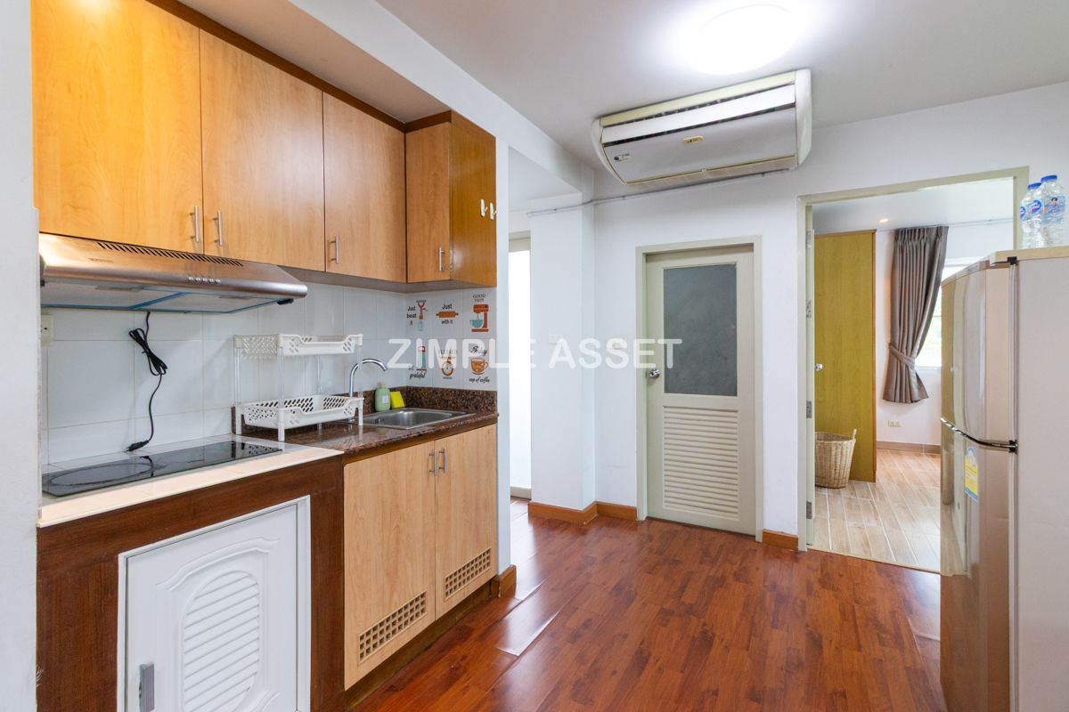 For RentPattanakan, Srinakarin : Line ID: @zimple_asset  Apartment style Condo on Srinakarin Road, Spacious and fully furnished rooms in a peaceful and secure environment, featuring a swimming pool. Conveniently located near MRT Hua Mak. Short-term rentals are also available.