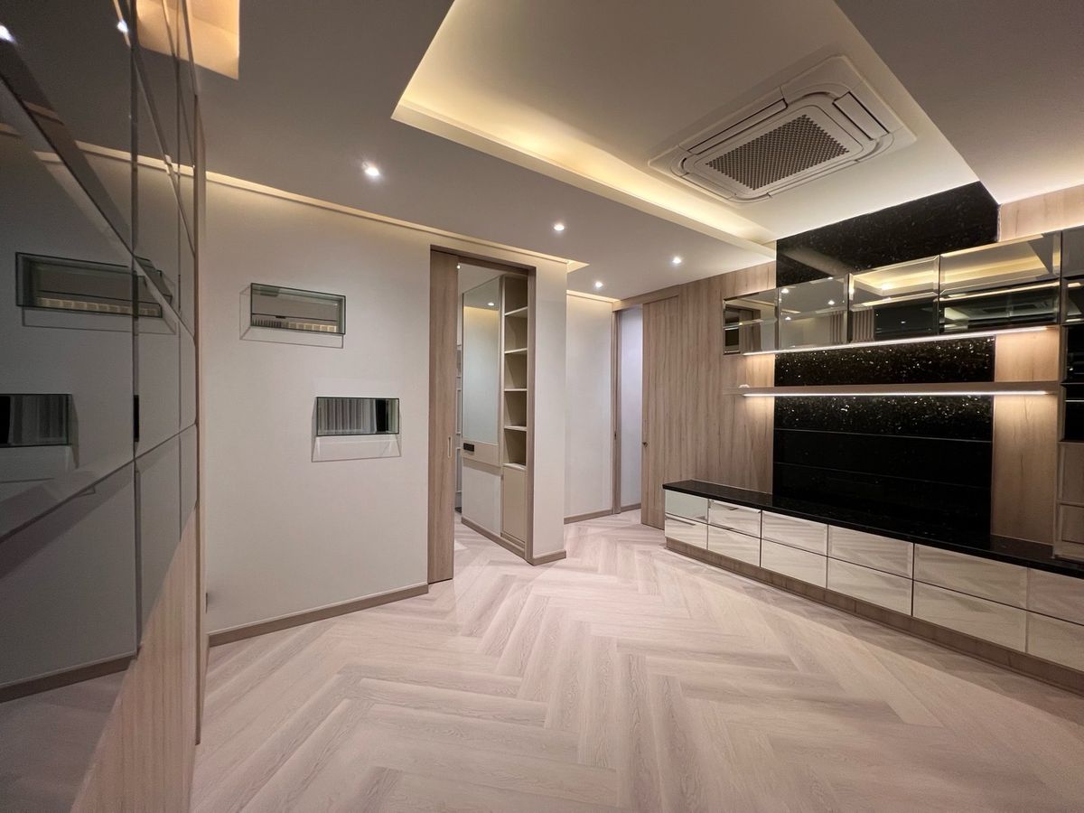 TownhomeLadkrabang, Suwannaphum Airport : Townhome for sale/rent, The Metro Rama 9, completely renovated, fully furnished, special type plan, large backyard, project garden view.