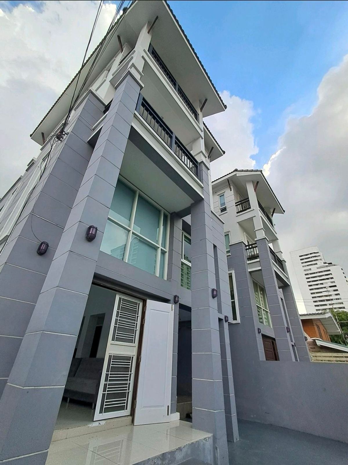 For RentHouseSukhumvit, Asoke, Thonglor : 🏠Luxury Modern Home for Rent – Ekkamai 12, Sukhumvit Prime Area🌟3.5-Storey Detached House | Fully Furnished | 3beds 📞 Contact 099 415 2664  