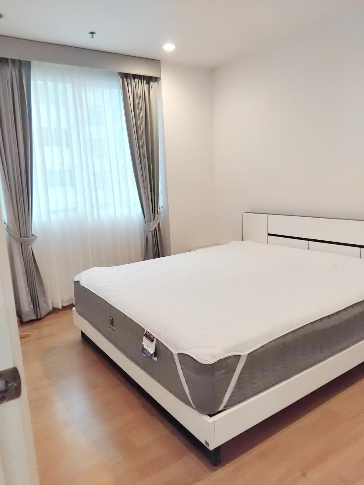 ให้เช่าคอนโดพระราม 9 เพชรบุรีตัดใหม่ RCA : 9656♛เช่า 1 ห้องนอน♙ศุภาลัย เวลลิงตัน 1♜MRTศูนย์วัฒนธรรม∞099-5919653,065-9423251🜲Line@sureresidence