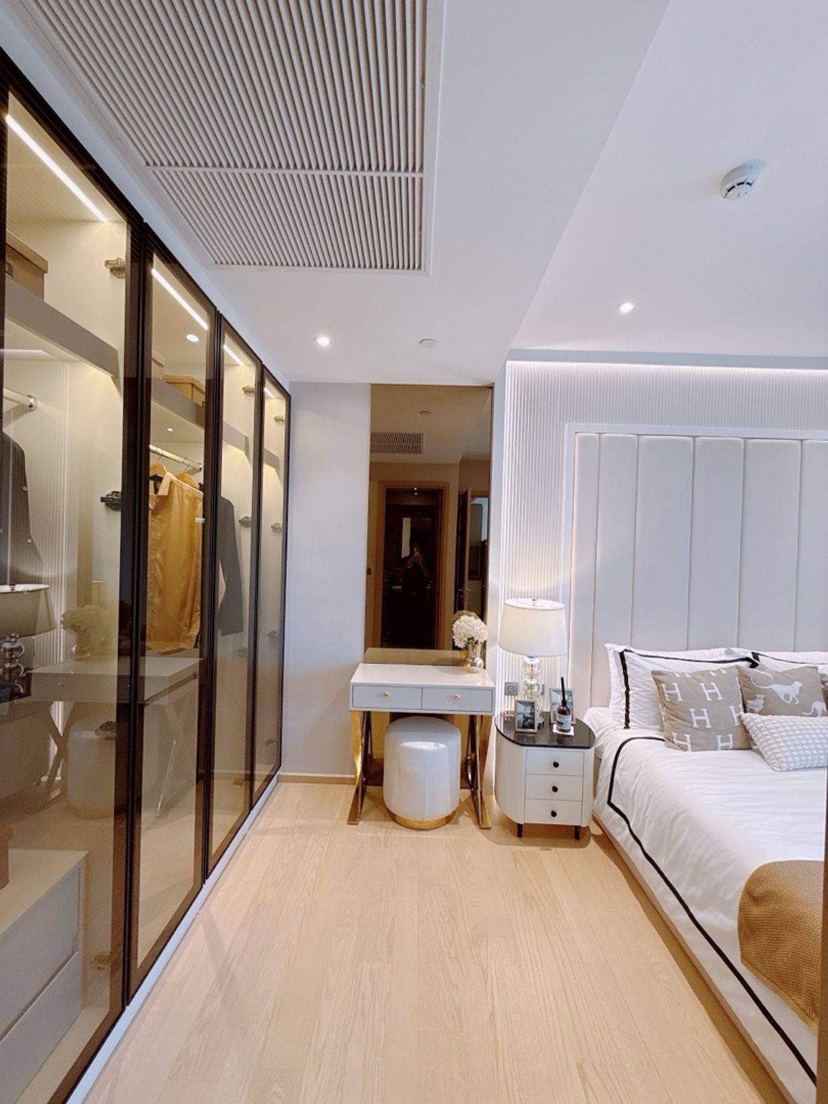 ขายคอนโดพระราม 9 เพชรบุรีตัดใหม่ RCA : 𝐀𝐒𝐇𝐓𝐎𝐍 𝐀𝐒𝐎𝐊𝐄 𝐑𝐀𝐌𝐀𝟗 𝑭𝒓𝒆𝒆 0 𝐁𝐚𝐡𝐭 ห้องใหม่จากโครงการ พร้อมเข้าอยู่ ห้องมุม วิวสวยมาก 