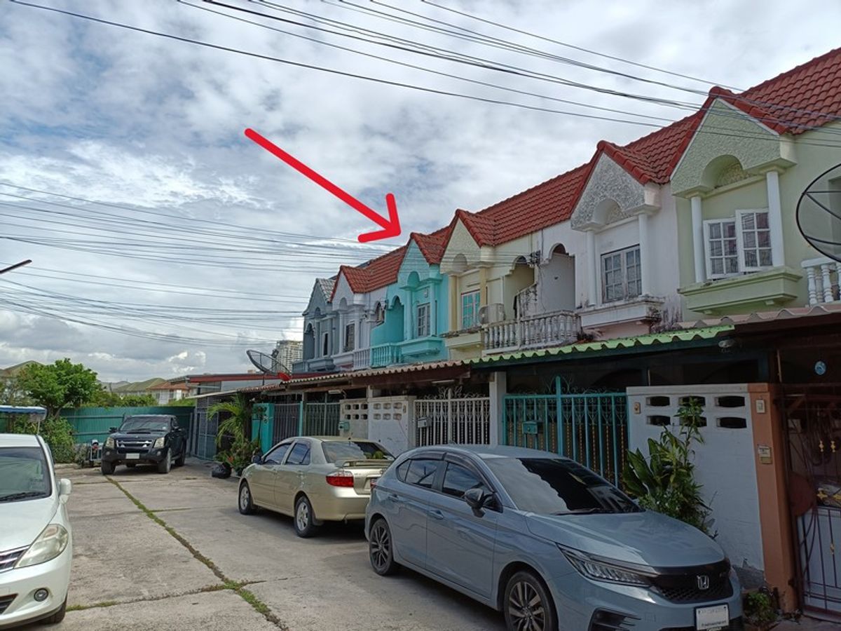 ร้านค้า/ตลาดนัดพัทยา บางแสน ชลบุรี สัตหีบ : ขาย ทาวน์เฮาส์ 2 ชั้น ถนนพระยาสัจจา ซอย 10  ขนาด 18 ตร.ว. พร้อมผู้เช่า จากถนน 80 ม. ซอย บ้านสวน-พระยาสัจจา  10  หรือ ซอยหมูแดงเยาวราช ใกล้ กศน.  ทำเลดี แหล่งชุมชน ร้านค้า ร้านอาหาร ขายพร้อมผู้เช่า เดือนละ 4,500  บาท  บ้านตั้งอยู่ในโซน ที่พักอาศัย ชุมชนหนา