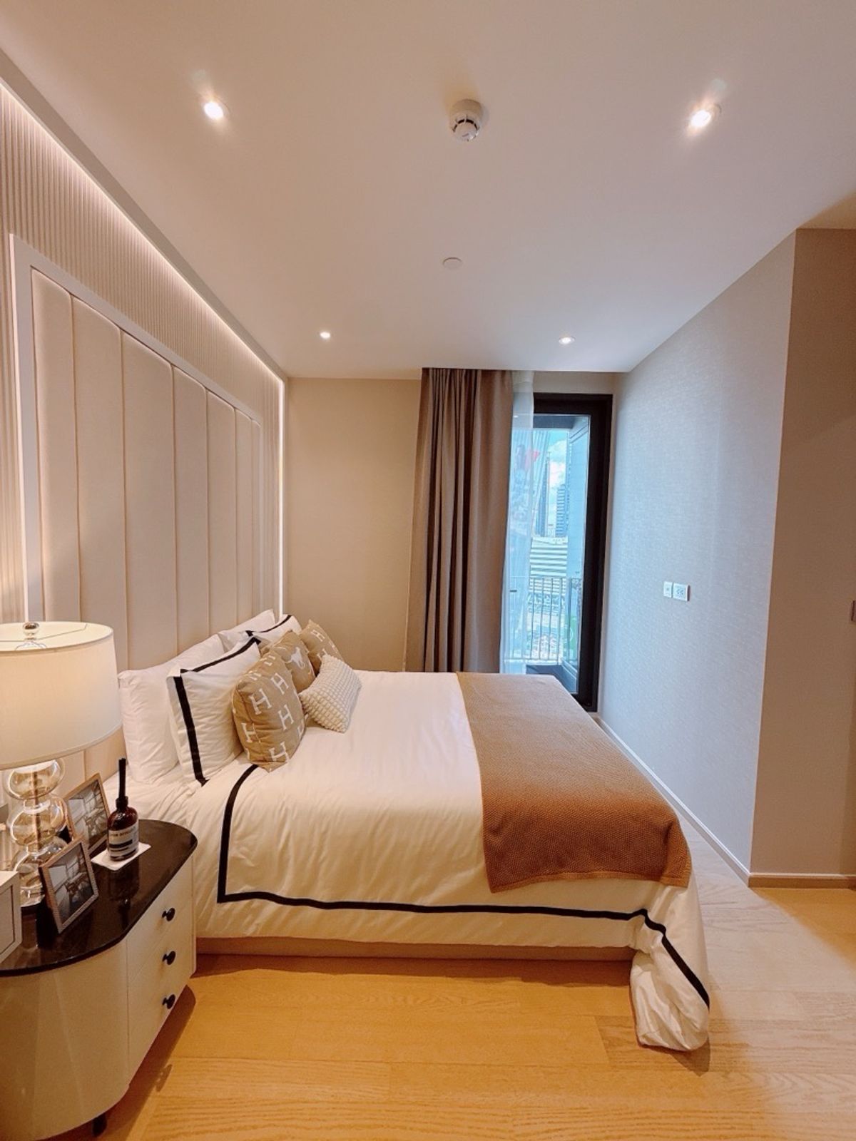 ขายคอนโดพระราม 9 เพชรบุรีตัดใหม่ RCA : 𝐀𝐒𝐇𝐓𝐎𝐍 𝐀𝐒𝐎𝐊𝐄 𝐑𝐀𝐌𝐀𝟗 𝑭𝒓𝒆𝒆 0 𝐁𝐚𝐡𝐭 ห้องใหม่จากโครงการ พร้อมเข้าอยู่ ห้องมุม วิวสวยมาก 