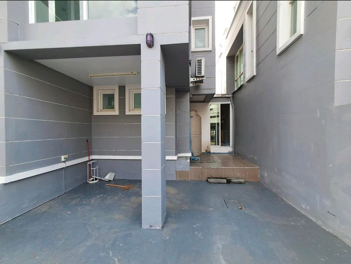 For RentHouseSukhumvit, Asoke, Thonglor : 🏠Luxury Modern Home for Rent – Ekkamai 12, Sukhumvit Prime Area🌟3.5-Storey Detached House | Fully Furnished | 3beds 📞 Contact 099 415 2664  