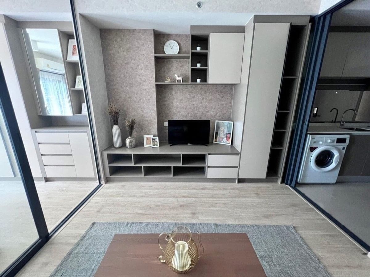 For RentCondoWongwianyai, Charoennakor : Condo for rent Ideo Sathorn Wongwian Yai, walk to BTS Wongwian Yai, only 140 meters.