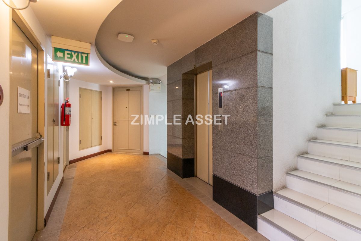 For RentPattanakan, Srinakarin : Line ID: @zimple_asset  Apartment style Condo on Srinakarin Road, Spacious and fully furnished rooms in a peaceful and secure environment, featuring a swimming pool. Conveniently located near MRT Hua Mak. Short-term rentals are also available.
