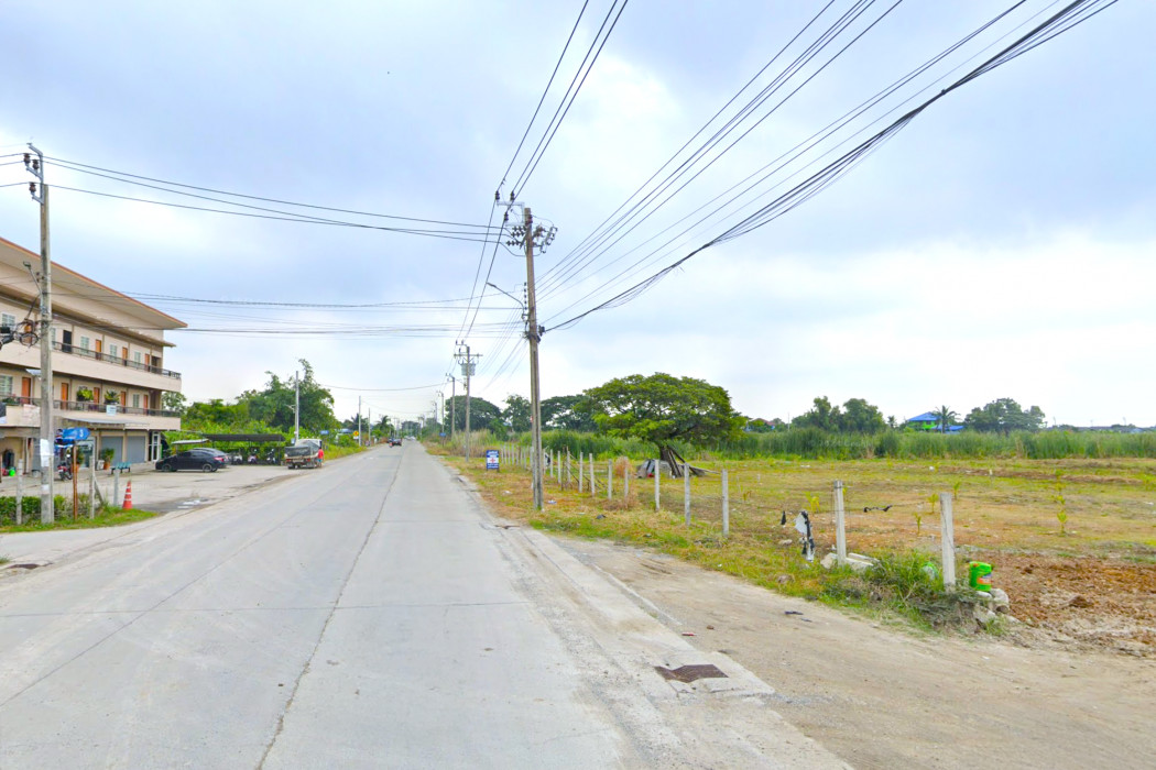For SaleLandMin Buri, Romklao : Land for sale, more than 4 rai, on the main road, Soi Bueng Khwang 3, near Rom Klao Road, just 1.9 km. DD
